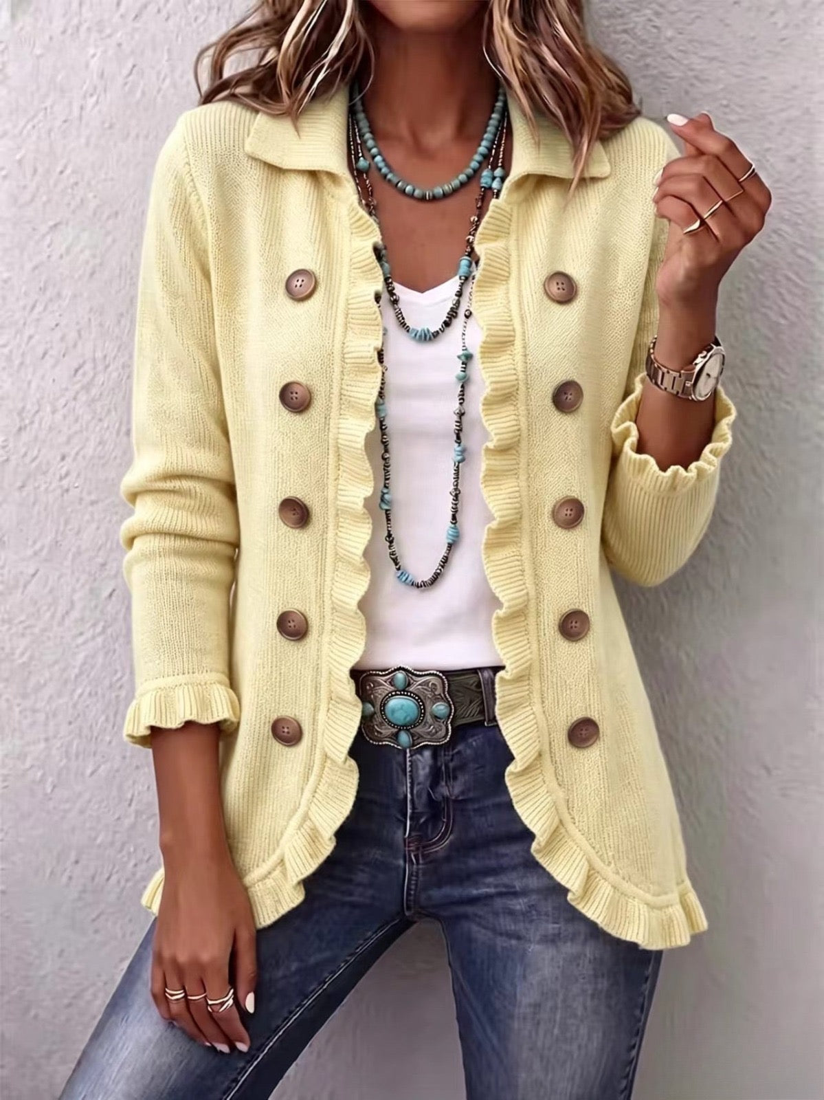 Liliana | Chaqueta de punto color crema con volantes
