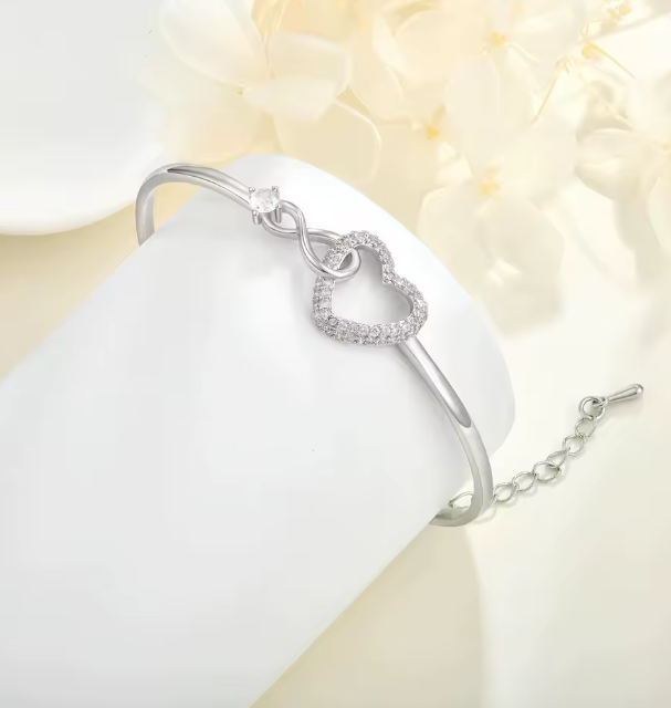 Luvi | Pulsera elegante con corazón