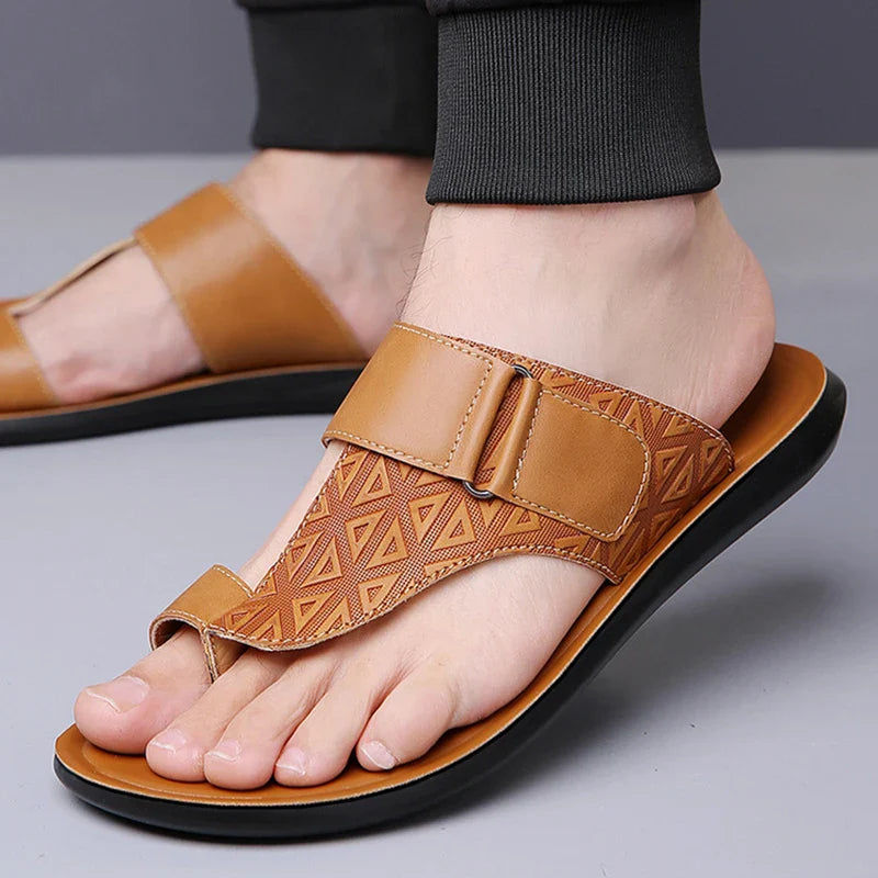 ASTON | Sandalias de piel con tira entre los dedos