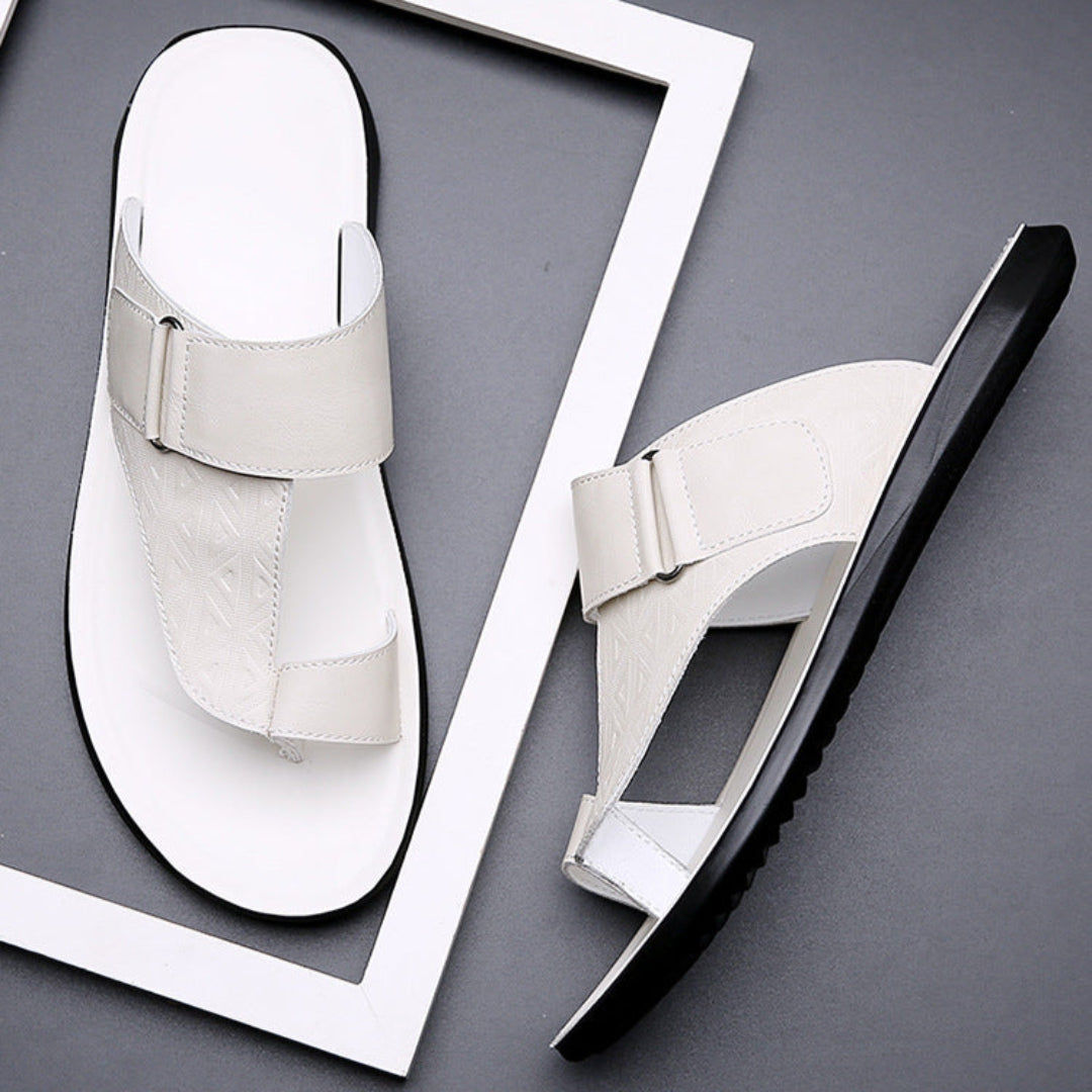 ASTON | Sandalias de piel con tira entre los dedos