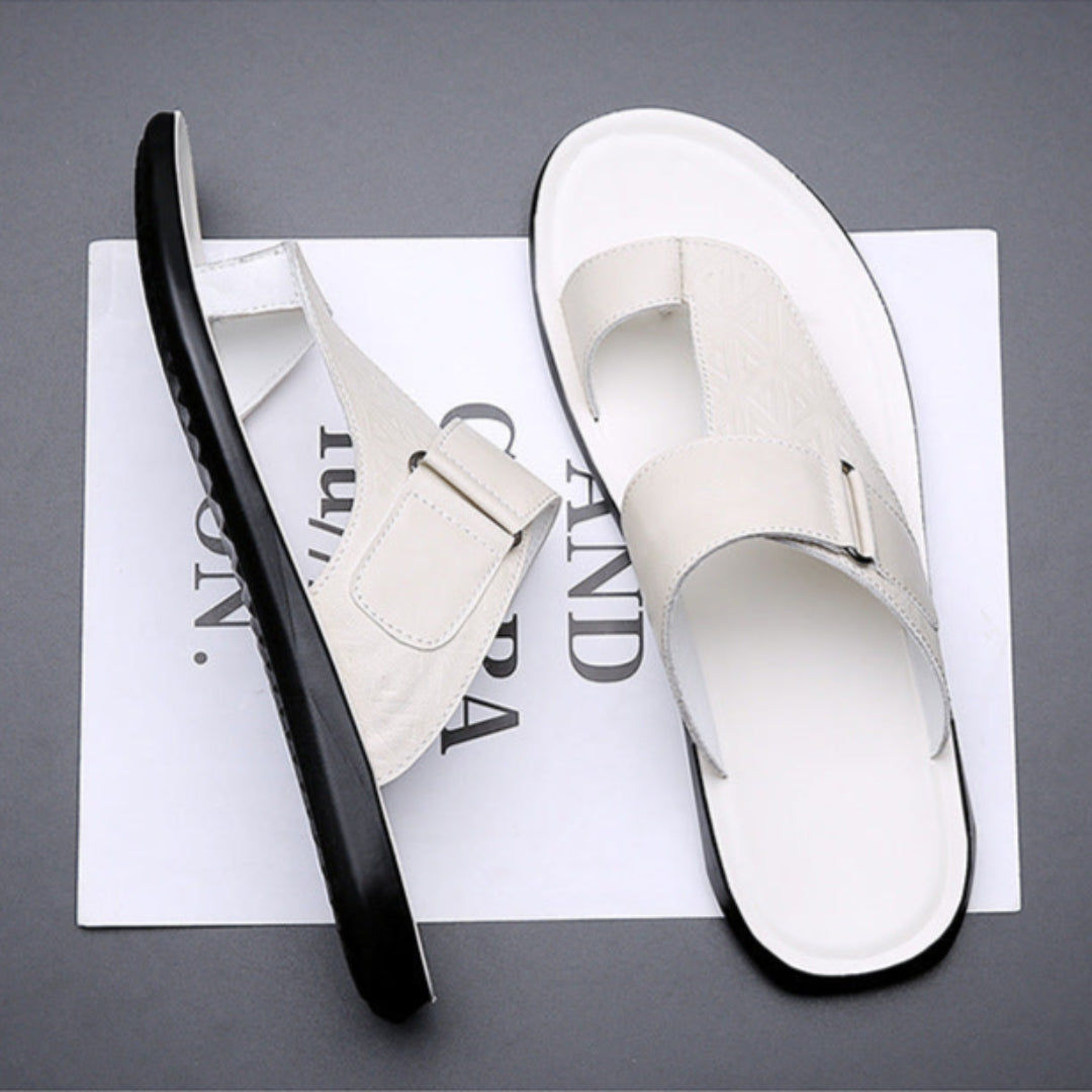 ASTON | Sandalias de piel con tira entre los dedos