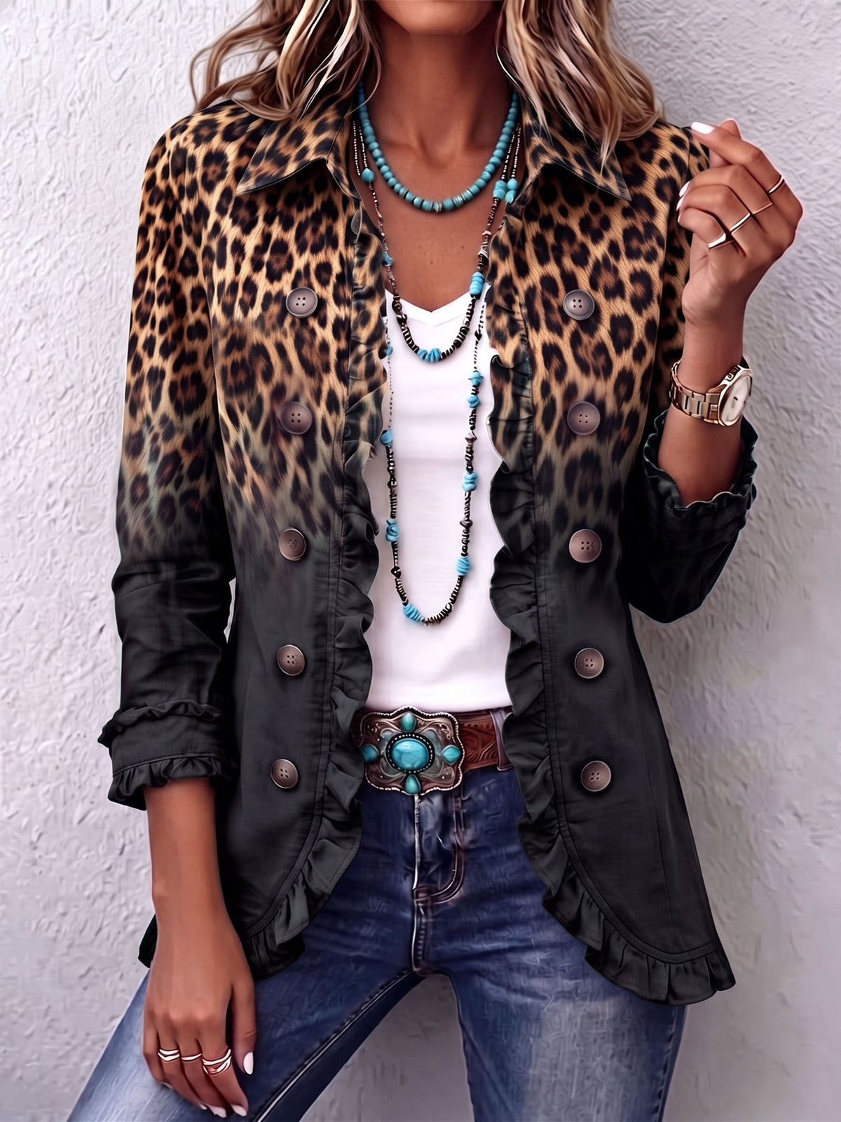 Sabina | Chaqueta tipo blazer negra con estampado de leopardo y volantes