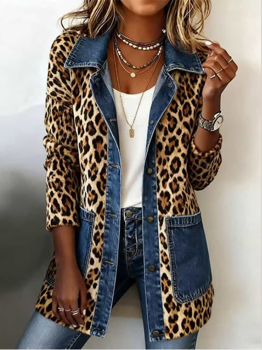 Lorena | Chaqueta larga con estampado de leopardo y vaqueros