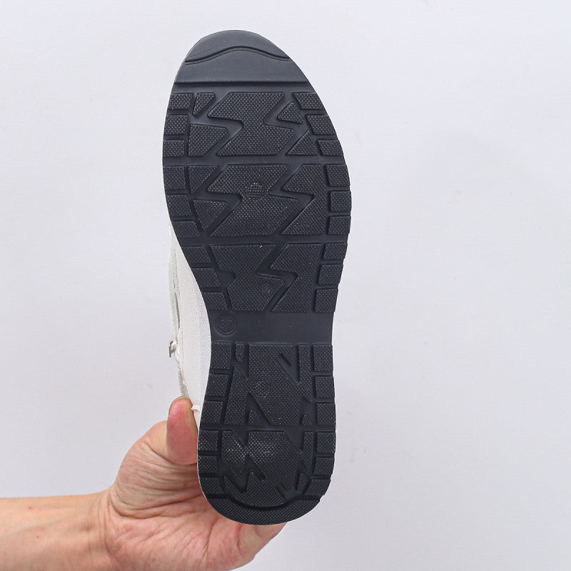 Cómodas cuñas ligeras con cremallera lateral.